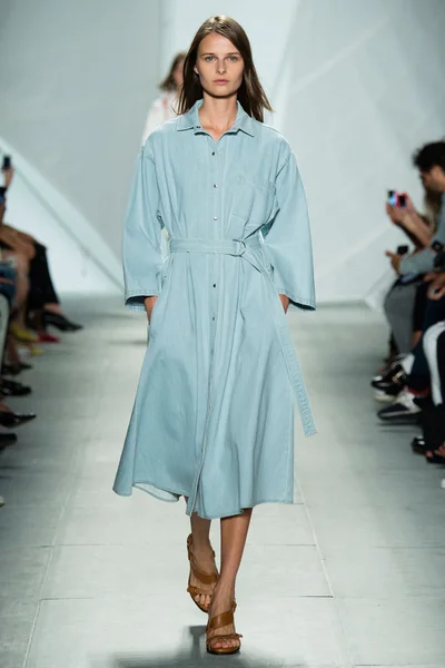 Look 32